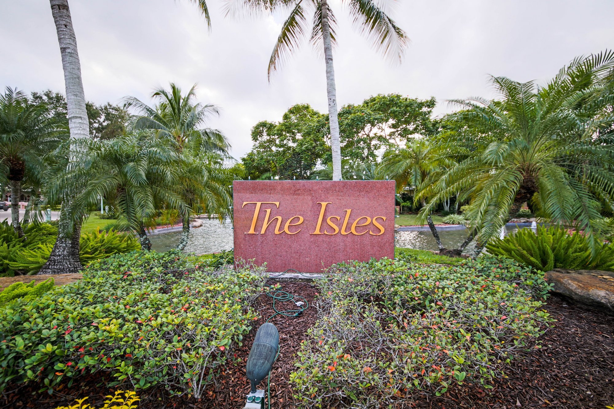 Isles at Lake coral springs sign